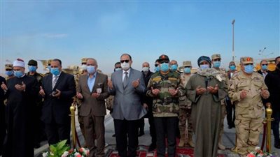 محافظ أسيوط وقائد المنطقة الجنوبية العسكرية يتقدمان جنازة الشهيد 