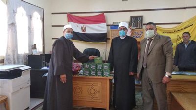أوقاف شمال سيناء تهدى مجموعة من الكتب الدينية للمنطقة الأزهرية