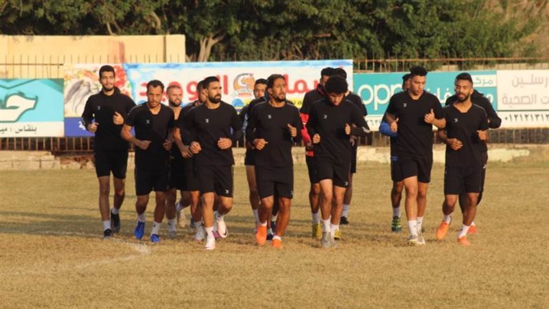 جانب من تدريبات فريق