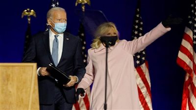 بايدن وزوجته يوجهان رسالة للأمريكيين في عيد الميلاد