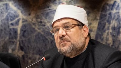 وزير الأوقاف يهدي درع الوزارة لنظيره السوداني.. وقافلة دعوية مشتركة فبراير المقبل