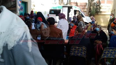 الكشف على 879 حالة وتحويل 17 حالة لإجراء عمليات جراحية بكفر الشيخ