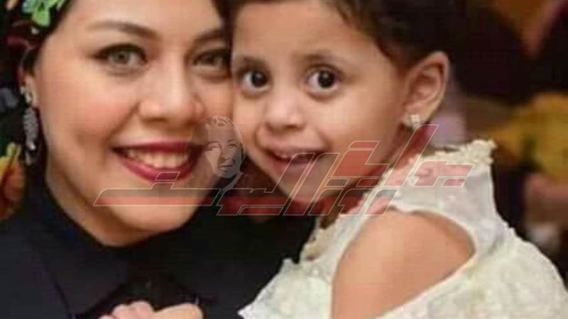 الطفلة ليلي ووالدتها