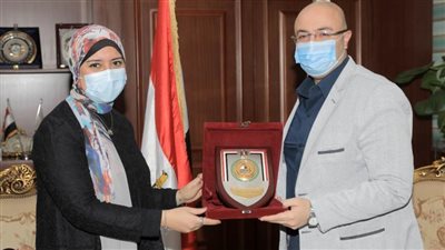 عاجل.. محافظ بني سويف يكرّم عالمة الفيزياء إلهام فضالي 