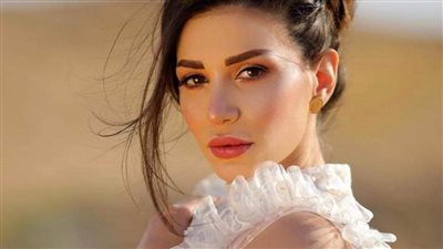 الألوان الدافئة والترابية موضة ماكياج شتاء 2021