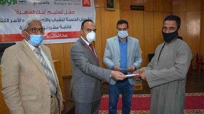 تسليم  100 شيك للأسر الأكثر احتياجا لتنمية المشروعات الصغيرة بالمنيا