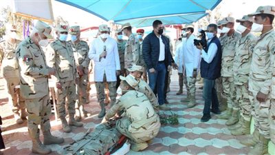 رئيس الأركان يتفقد معسكر إعداد وتأهيل مقاتلي شمال سيناء
