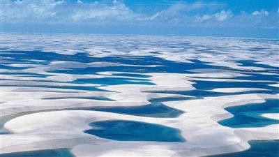 صحراء الرمال البيضاء..لوحة فنية من الطبيعة الساحرة