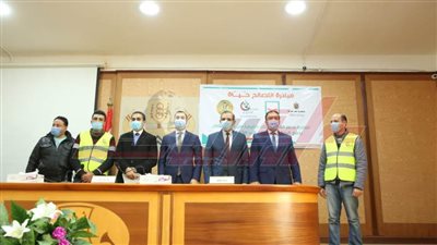 تسلم إيصالات سداد قيمة جدية التصالح على مخالفات البناء للمستفيدين بكفرالشيح