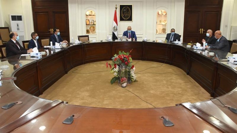 وزير الإسكان يتابع