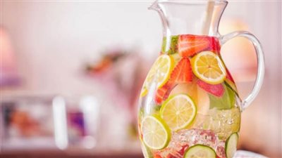 لو تقلت في أكلات رأس السنة.. مشروبات تخلص جسمك من السموم