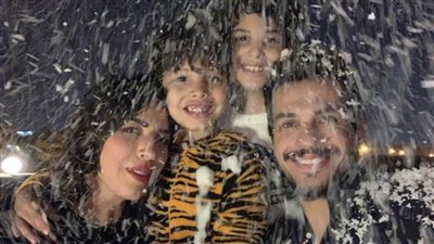 أحمد إبراهيم يظهر لأول مرة مع زوجته بعد انفصاله عن أنغام.. ويؤكد: عام التصحیح