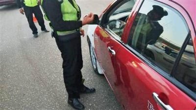 تغريم 57 سائقًا لعدم ارتداء الكمامة الواقية بالشرقية