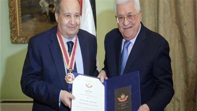 وفد من سفارة فلسطين يعزي أسرة وحيد حامد