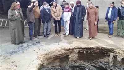 محافظ الإسكندرية يكلف بالتعامل الفوري مع حادث هبوط أرضي وسقوط سيارة به بالعامرية أول