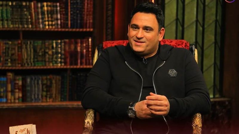 أكرم حسني في السيرة