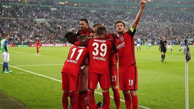 آينتراخت فرانكفورت يفوز على بايرليفركوزن 2-1 في الدوري الألماني