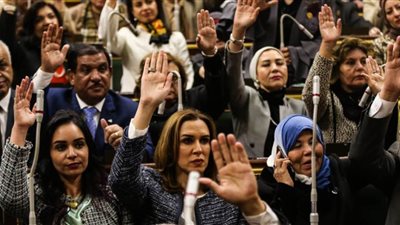 بعد أن كانت مطلوبة ناخبة فقط.. واقع المرأة في المجالس النيابية 