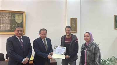 كلية الدراسات الاقتصادية والعلوم السياسية تكرم الطالب الفائز برئاسة اتحاد الطلاب