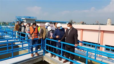 محافظ البحيرة يتفقد أعمال تطوير محطة مياه كوم القناطر