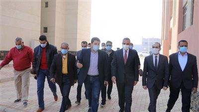 محافظ سوهاج يتفقد مصنع الغازات الصناعية والطبية بحي الكوثر.. (صور)