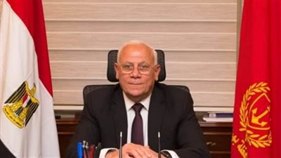 محافظ بورسعيد يتفقد سير العمل بالمركز اللوجيستي بميناء غرب