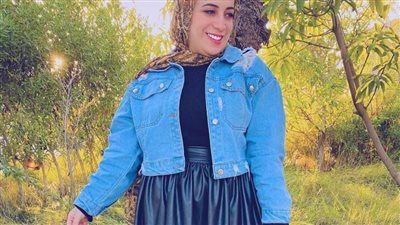 التنورة الجلد موضة شتاء 2021 .. تعرفي على طرق تنسيقها مع الملابس