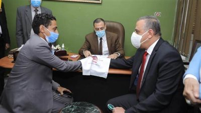 محافظ سوهاج وكيلاً لعروس 