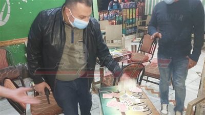 غلق مقاهٍ بكفر الشيخ لضبط شيش وعدم تطبيق الإجراءات الاحترازية