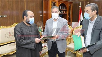 محافظ المنوفية يسلم 40 قرضا حسنا لأصحاب الحرف اليدوية 
