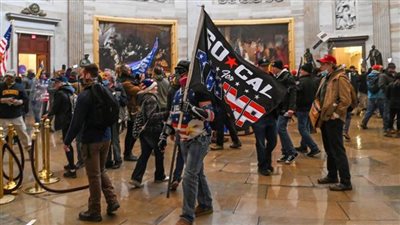 بيلوسي وشومر يدعوان ترامب لمطالبة مناصريه بفك حصار الكابيتول