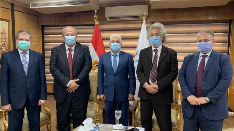 وفد الأطباء مع رئيس