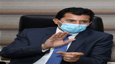 وزير الشباب والرياضة في حوار مع علي حسن رئيس تحرير وكالة أنباء الشرق الأوسط