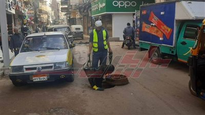 تطهير خطوط الصرف وفض الأسواق الأسبوعية بكفر الشيخ