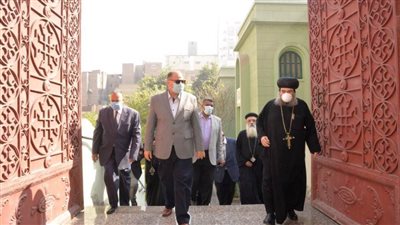 محافظ أسيوط يزور مطرانية الأقباط الأرثوذوكس ومطرانية الكاثوليك للتهنئة بعيد الميلاد