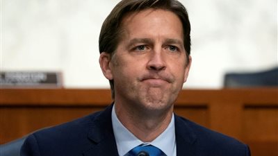 سيناتور جمهوري: ترامب خرق قسمه وسأنظر في أي مبادرة لعزله