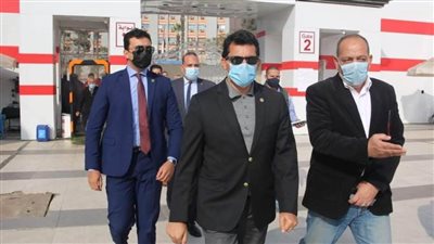 وزير الرياضة في زيارة لنادي الزمالك.. (صور) 