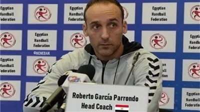  جارسيا يستقر على خطة فراعنة اليد في مباراة الافتتاح أمام تشيلي