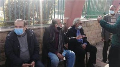 نجوم الفن يشاركون في تشييع جثمان هادي الجيار.. ومشاعر الحزن تسيطر على الجميع