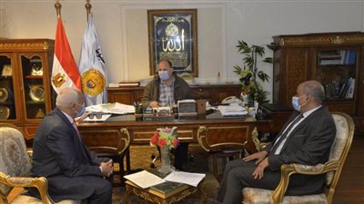 محافظ أسيوط يعتمد قرار ترقية 15988 معلمًا وأخصائيًا بالتربية والتعليم