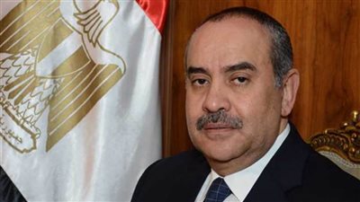 وزير الطيران المدنى يتفقد أتوبيسات نقل الركاب الجديدة