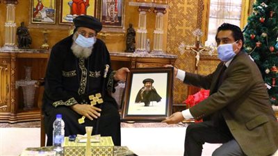 حكاية البابا تواضروس الثانى من الميلاد للبطريركية.. يرويها لمجلة 