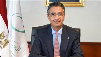 رئيس البريد يكرم مندوب خدمات على أمانته وتفانيه في العمل