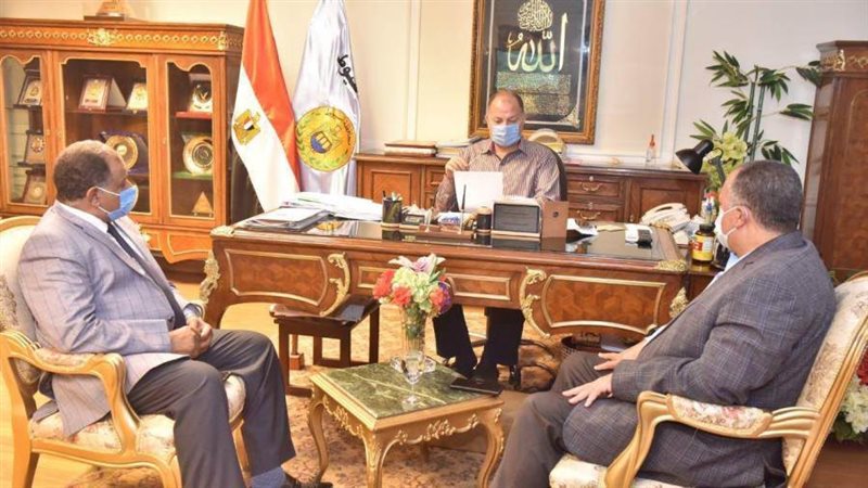 محافظ أسيوط ووكيل