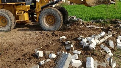 إزالة 5 حالات تعدٍ على الأراضى الزراعية بالبحيرة