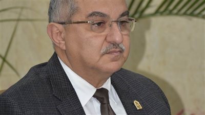 رئيس جامعة أسيوط يصدر قرارات بتعيين 3 من رؤساء الأقسام بكلية الطب البيطرى