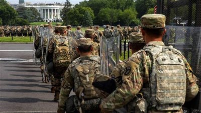 نيويورك تايمز: البنتاجون ينشر قوات مسلحة في مواجهة الأمريكيين قبل تنصيب بايدن
