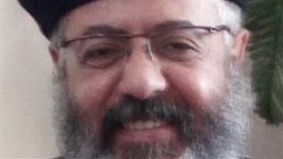 الكنيسة تودع القس إشعياء عزيز.. توفي متأثرا بـ