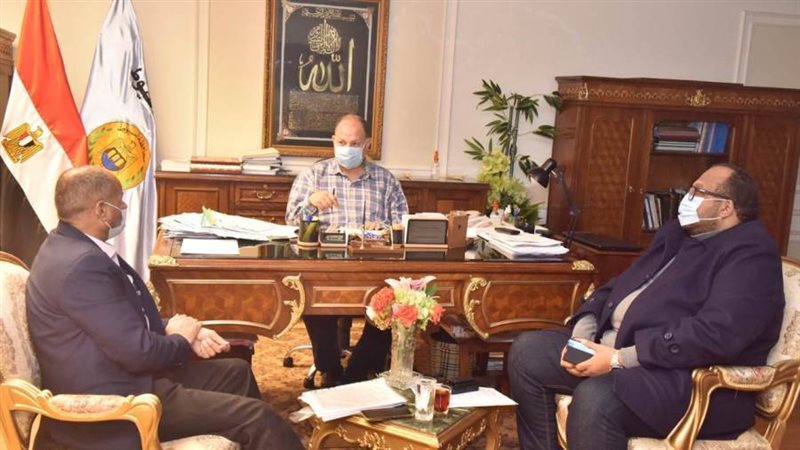 محافظ أسيوط يلتقي