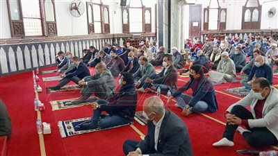 محافظ كفر الشيخ ووزير الشباب والرياضة يؤديان صلاة الجمعة بمسجد الاستاد